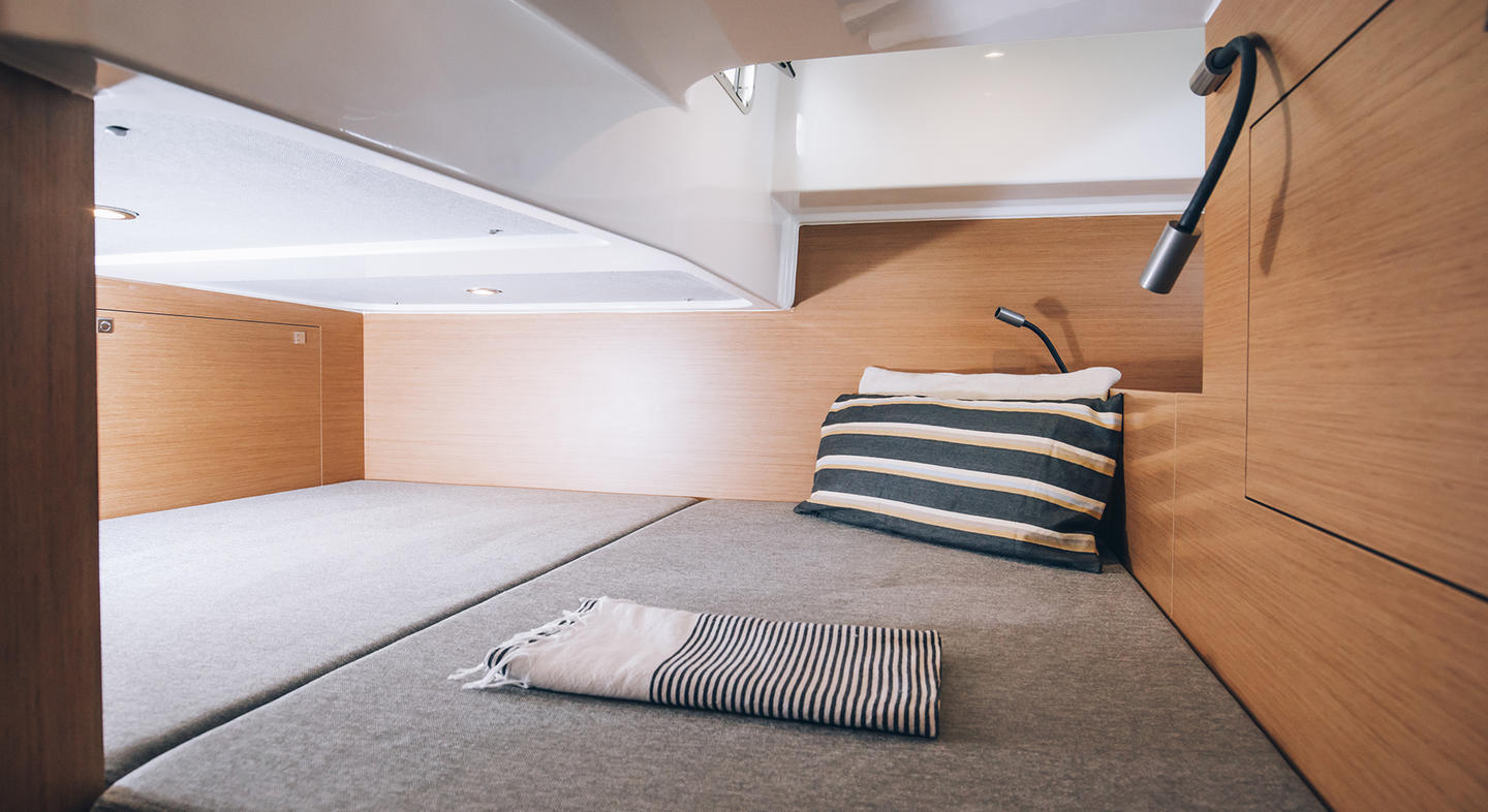 Beneteau Flyer 10 Interior