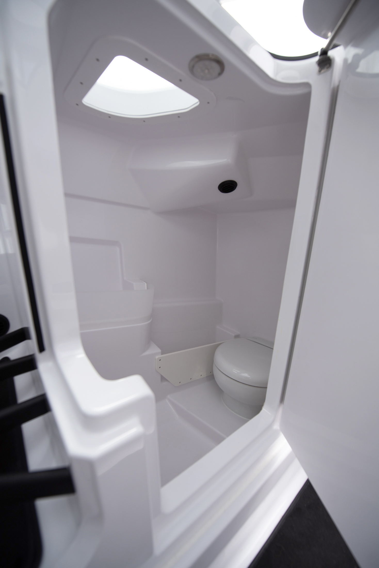 XO_Boats_EXPLR_Interior_9-03