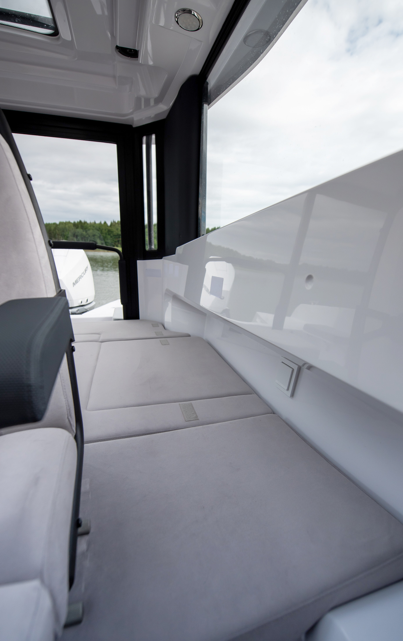 XO_Boats_EXPLR_Interior_9-07